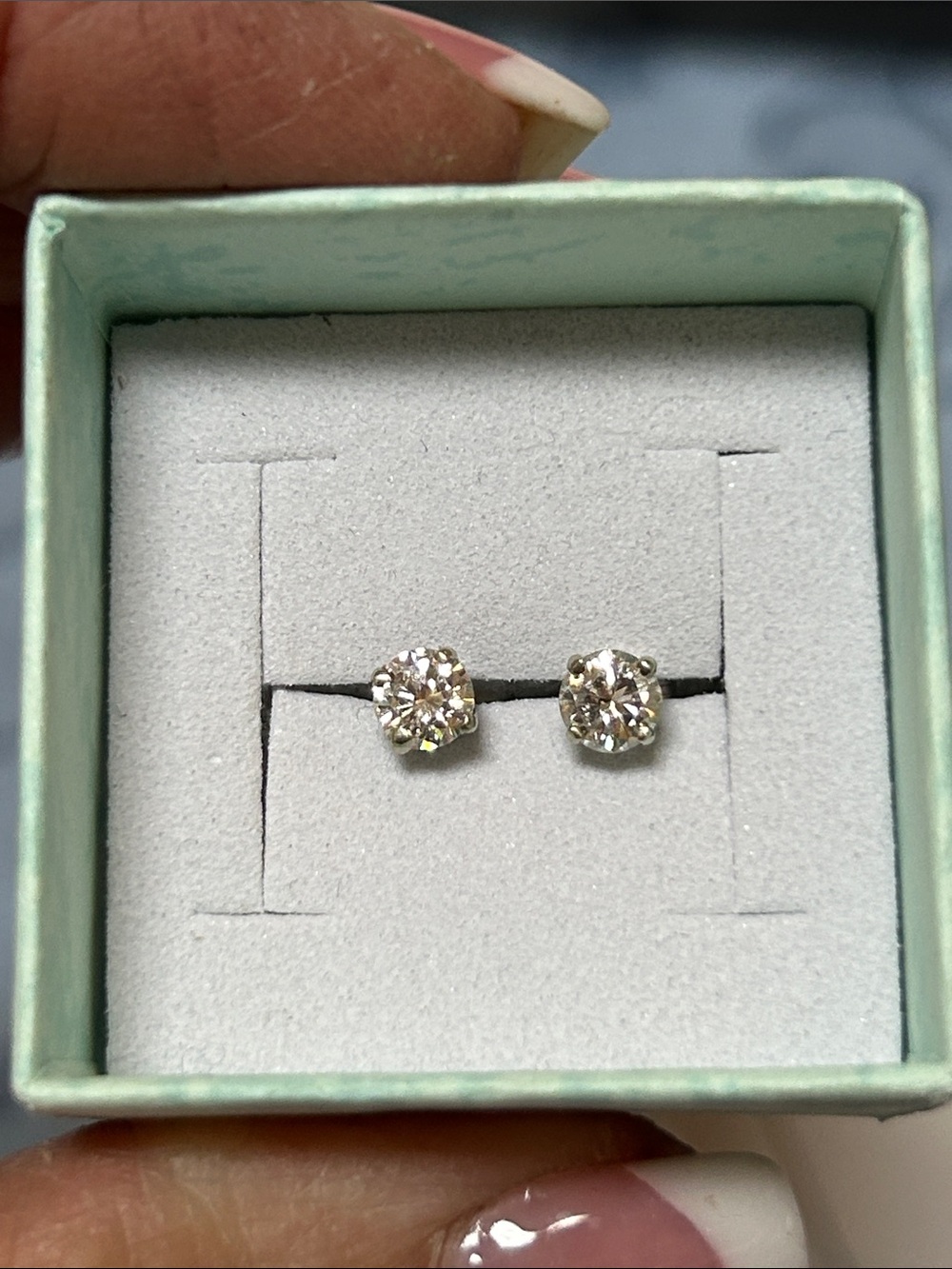 496677 14k wg diamond studs .33 each